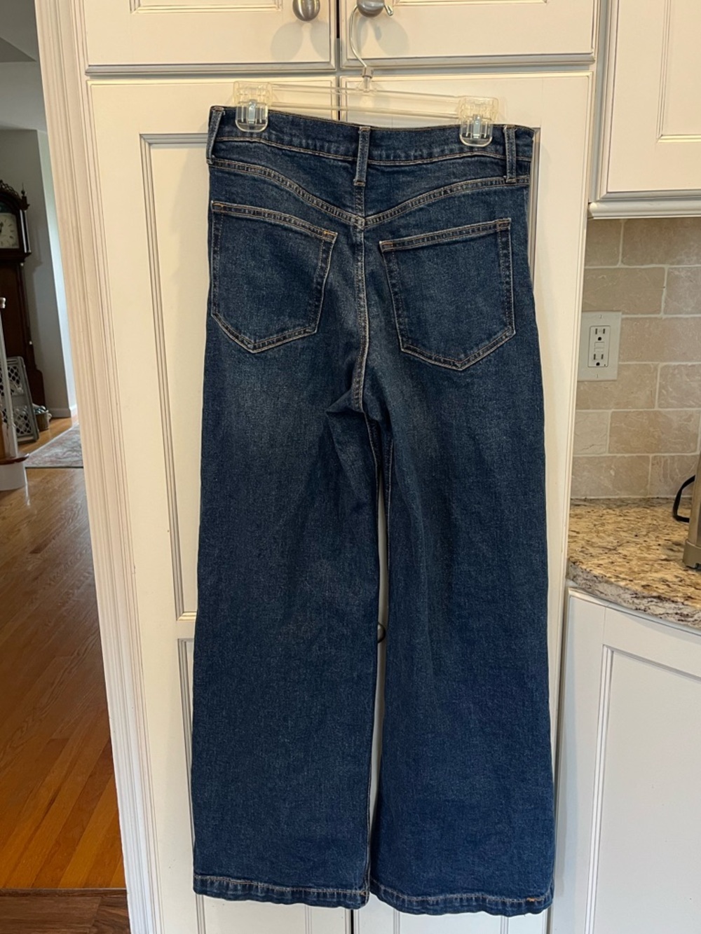 GAP Wide-Leg Jeans in Dark Blue Wash - Picture 3 of 4